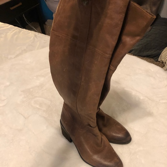 Boots - Picture 4 of 5